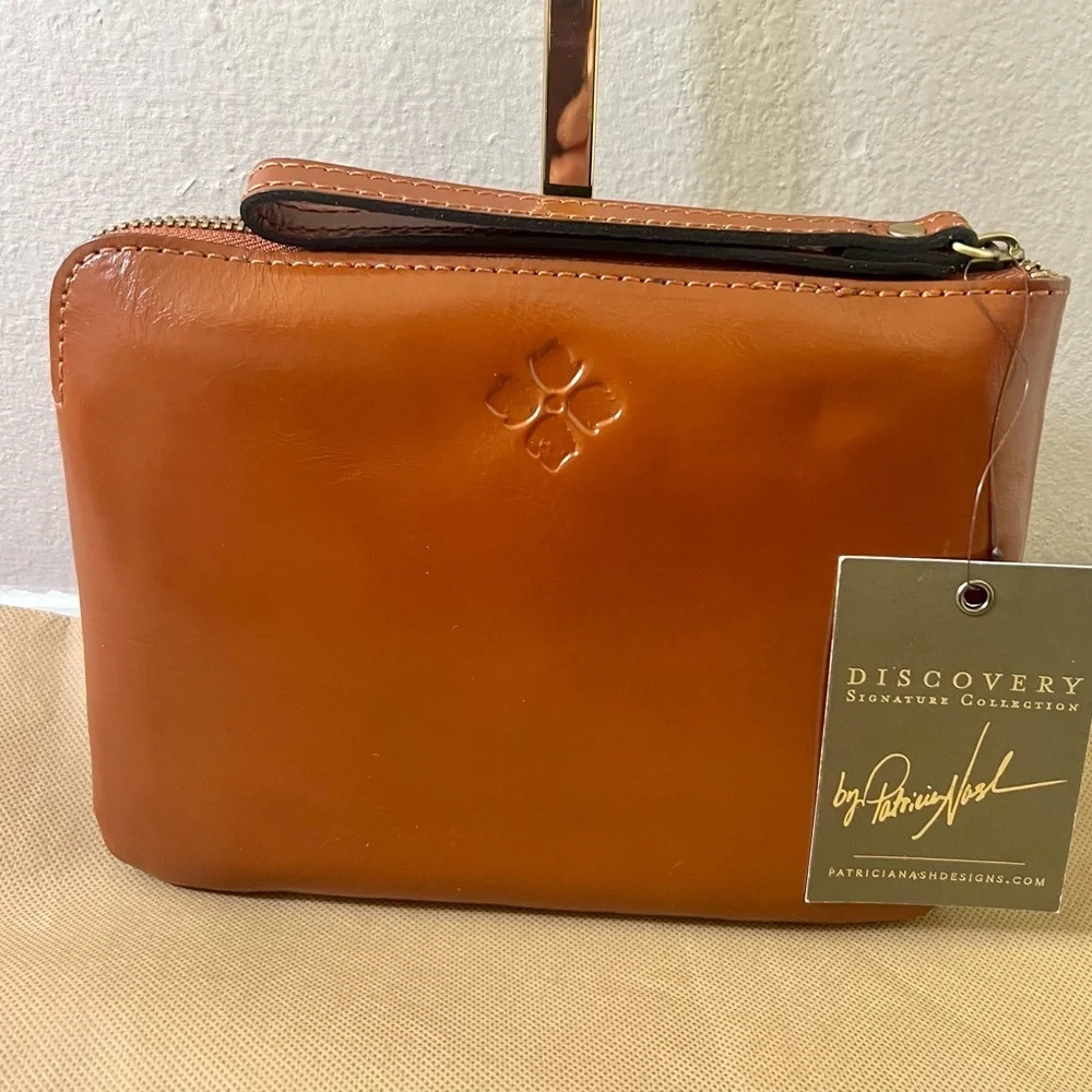 NWT Patricia Nash Discovery Corinna Leather Wristlet- Venice